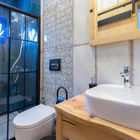 Bed and Breakfast Private And Luxurious Suites In Villa With Beautiful Garden *
