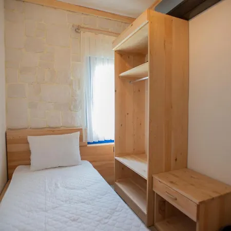Private And Luxurious Suites In Villa With Beautiful Garden ベッド・アンド・ブレックファスト ギョジェク
